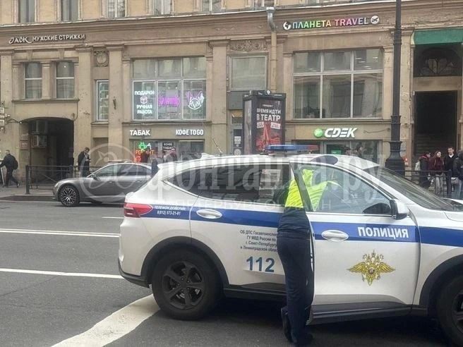 Полиция при поддержке ОМОН продолжает проверять обитателей Сенного рынка Полиция при поддержке ОМОН продолжает проверять обитателей Сенного рынка