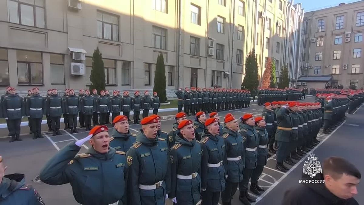 Первокурсники Санкт-Петербургского университета ГПС МЧС России приняли присягу
