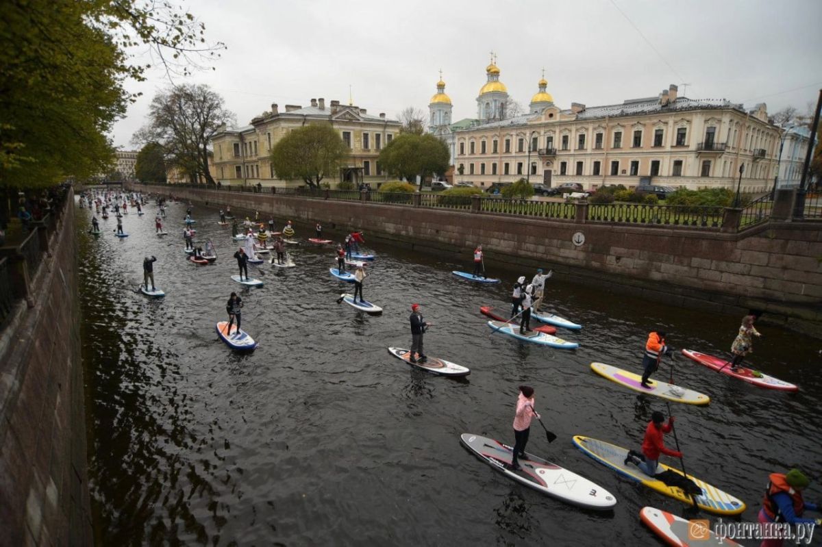 От 174 участников до 11 тысяч: как за 10 лет «Фонтанка SUP» стал любимым праздником Петербурга