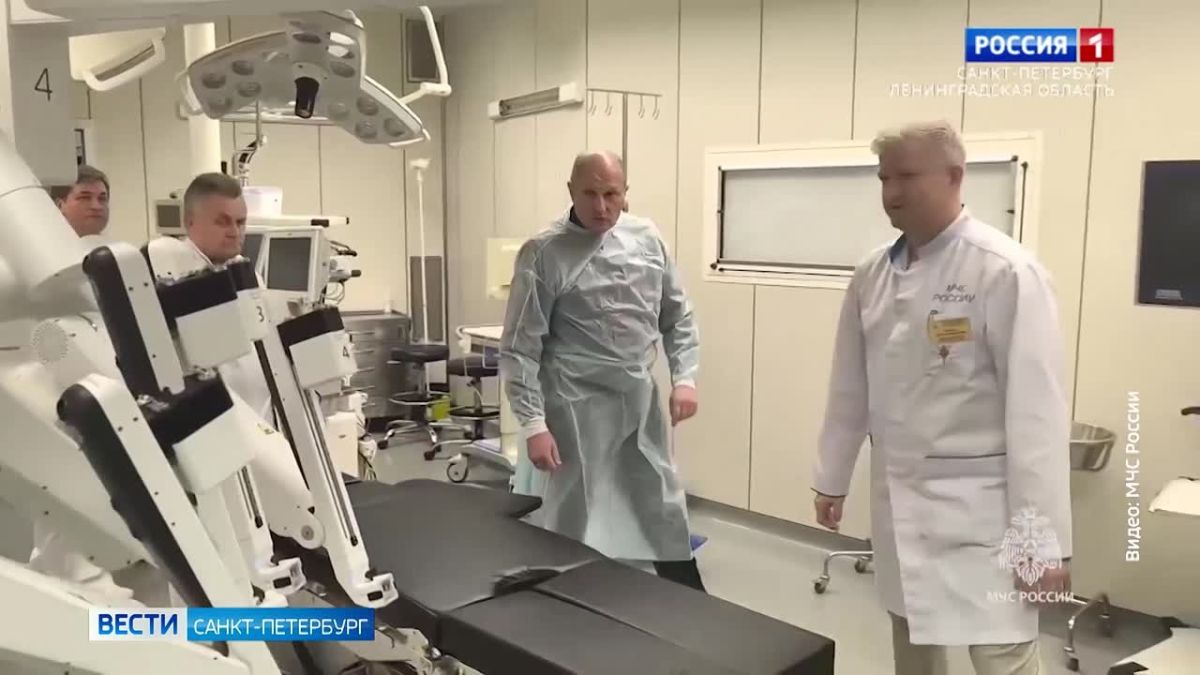 Во ВЦЭРМ имени Никифорова открылась операционная с роботизированной хирургической системой