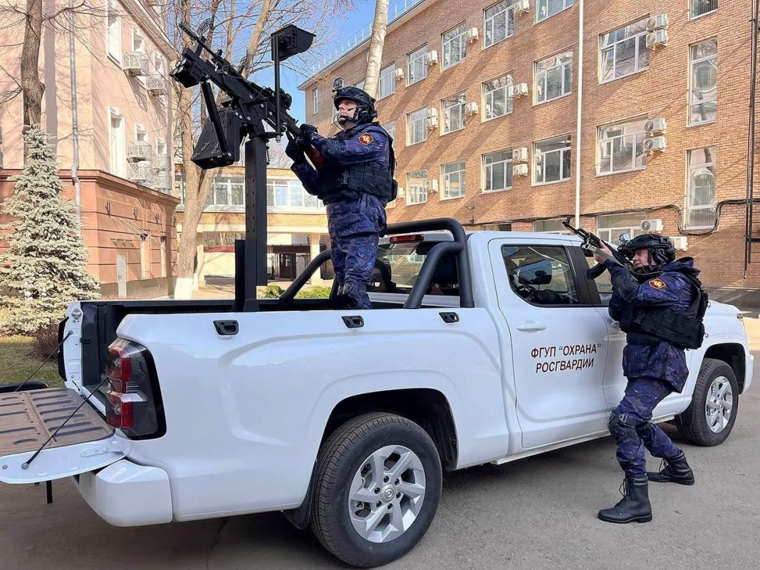 Два майора: Мобильная огневая группа сотрудников ФГУП «Охрана» Росгвардии вооружённая пулемётом РП-46 на охране одного из предприятий, фото нашел Военный Осведомитель
