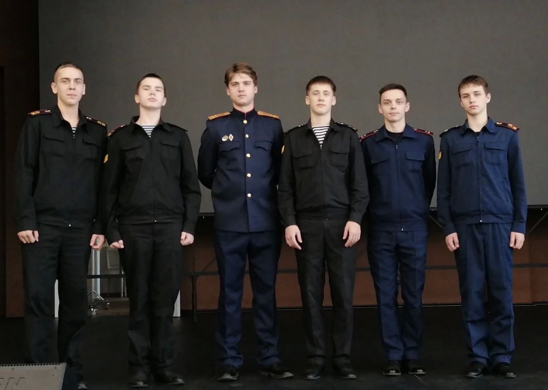 Следователи провели профориентационную беседу с кадетами в Петродворцовом районе Следователи провели профориентационную беседу с кадетами в Петродворцовом районе