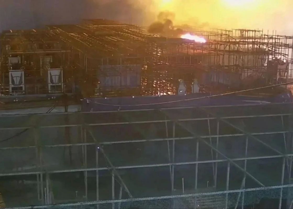 Сообщают, что ЦОД ВК в Петербурге не получил существенных повреждений ввиду того, что был заблаговременно зашит в металлоконструкции, которые и приняли на себя большую часть последствий