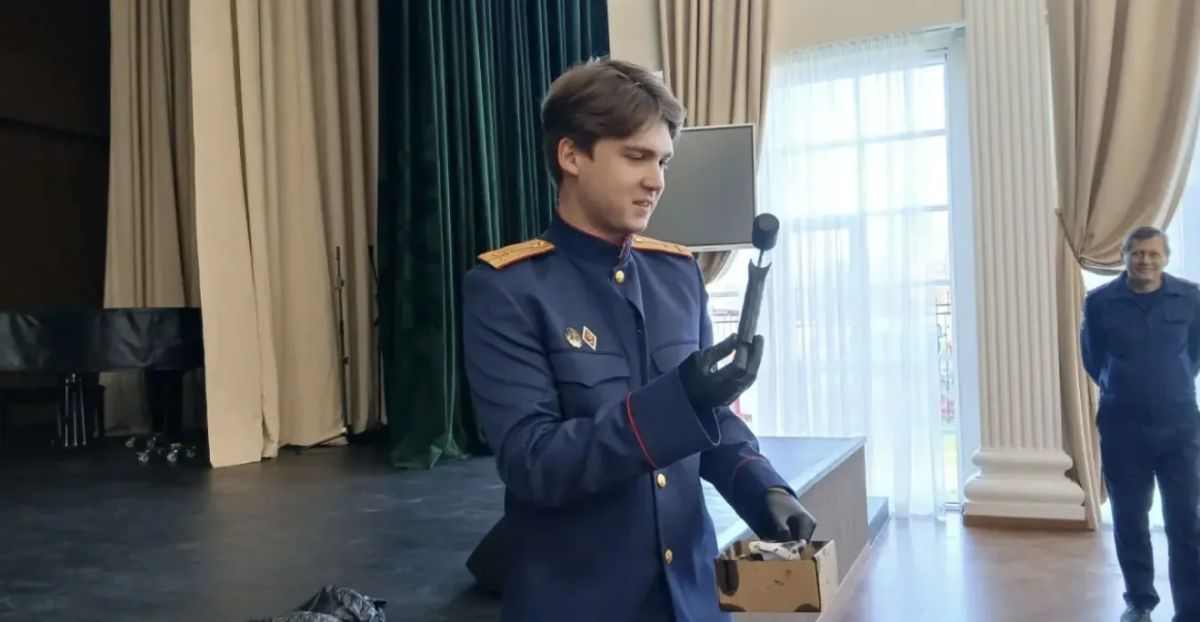 Следователи провели профориентационную беседу с кадетами в Петродворцовом районе Следователи провели профориентационную беседу с кадетами в Петродворцовом районе