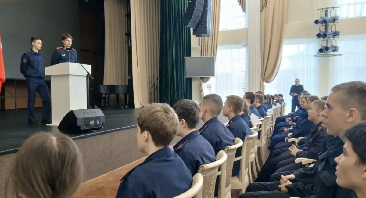 Следователи провели профориентационную беседу с кадетами в Петродворцовом районе