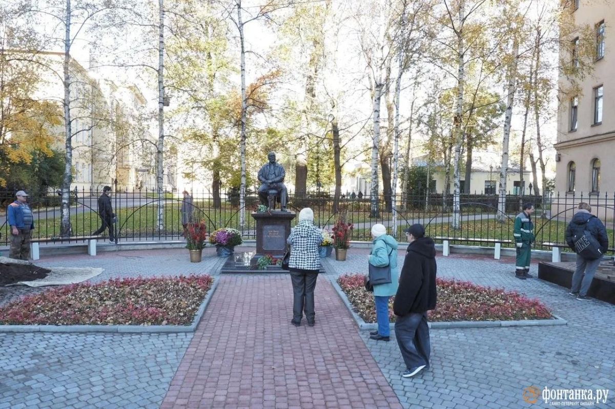 В Первом медицинском открыли памятник директору-основателю Василию фон Анрепу В Первом медицинском открыли памятник директору-основателю Василию фон Анрепу