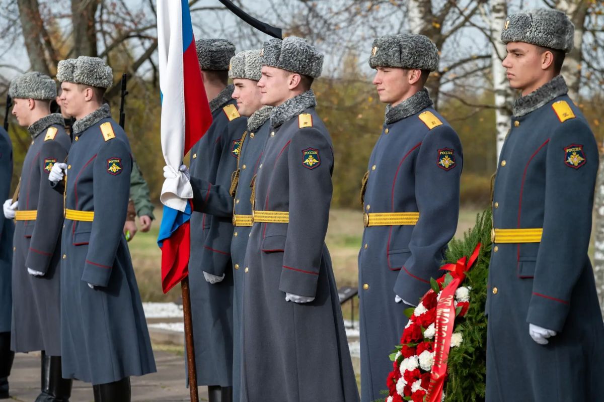 Останки 24 красноармейцев предали земле в Петербурге Останки 24 красноармейцев предали земле в Петербурге