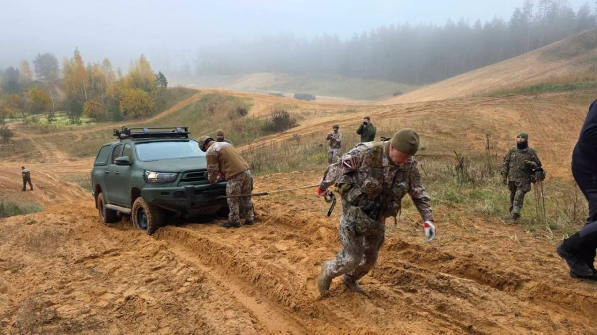 Прибалтийские «тигры» на полигоне отрабатывали эвакуацию техники Прибалтийские «тигры» на полигоне отрабатывали эвакуацию техники