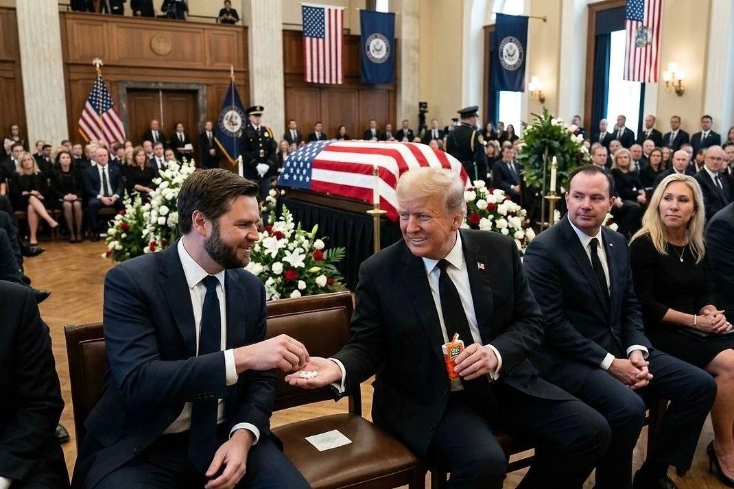 Генерал Ходжес в ярости: Тушка Линдси Грэма ещё не остыла, а Трамп уже снимает санкции Генерал Ходжес в ярости: Тушка Линдси Грэма ещё не остыла, а Трамп уже снимает санкции