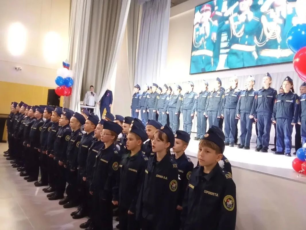 В Гатчине впервые приняли присягу учащиеся вновь открывшегося кадетского класса Следственного комитета России В Гатчине впервые приняли присягу учащиеся вновь открывшегося кадетского класса Следственного комитета России