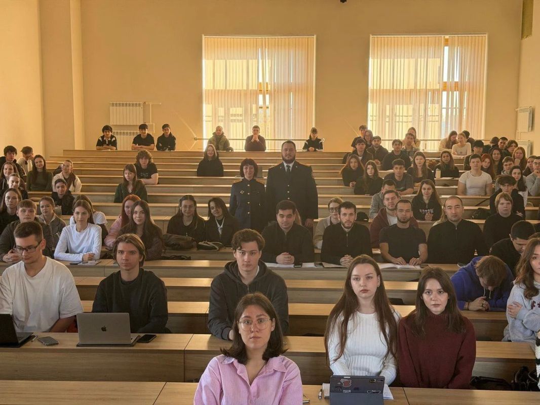 Сотрудники ГСУ СК России по городу Санкт-Петербургу провели профориентационную встречу со студентами Сотрудники ГСУ СК России по городу Санкт-Петербургу провели профориентационную встречу со студентами