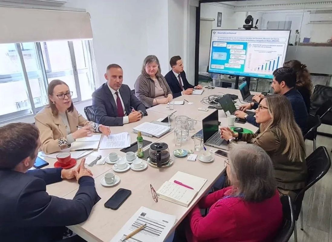 Начальник Управления международного сотрудничества, информационной политики и специальных проектов Росреестра Сергей Дуброва провёл в г. Сантьяго рабочую встречу с исполнительным секретарём Национальной системы координации...