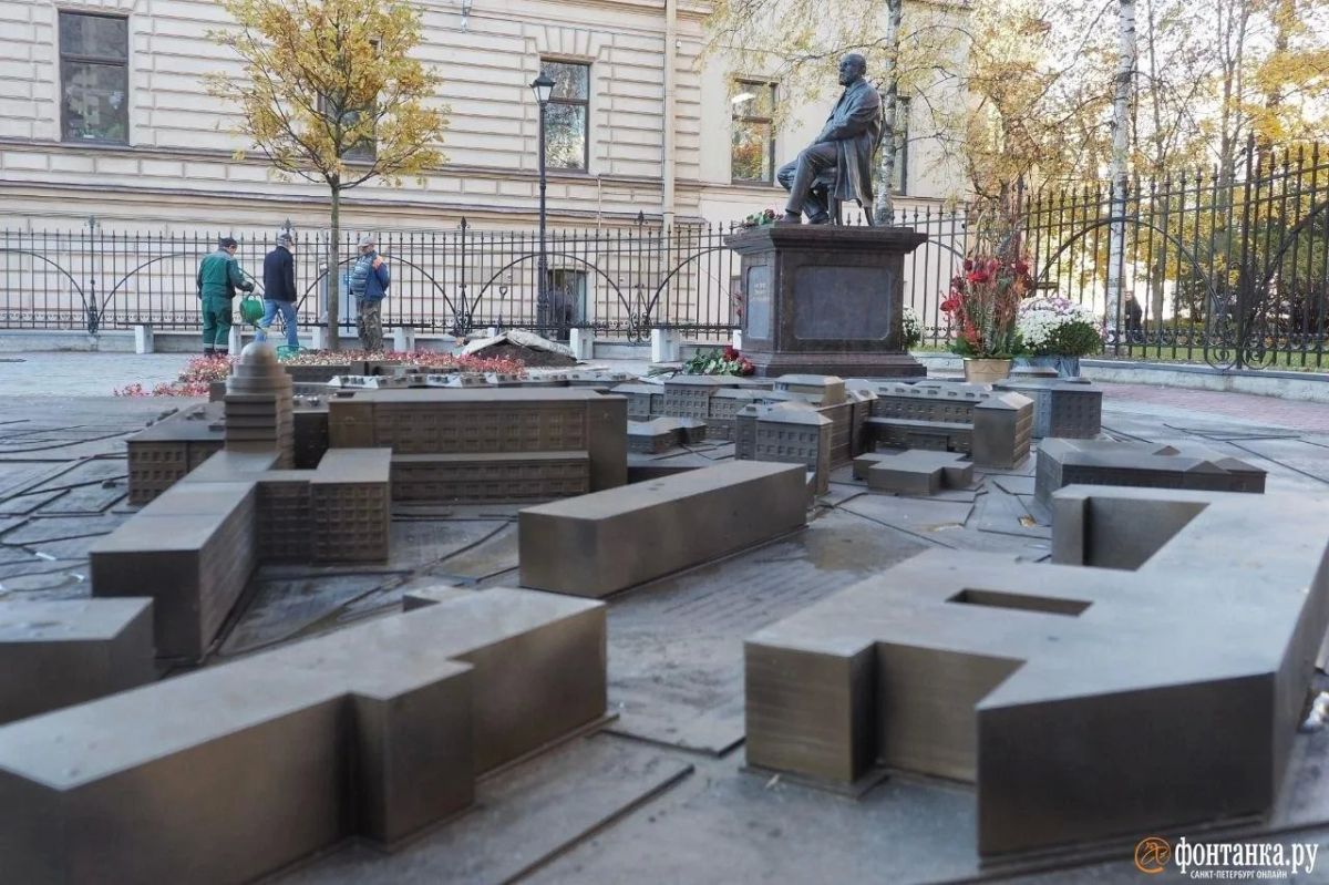 В Первом медицинском открыли памятник директору-основателю Василию фон Анрепу В Первом медицинском открыли памятник директору-основателю Василию фон Анрепу