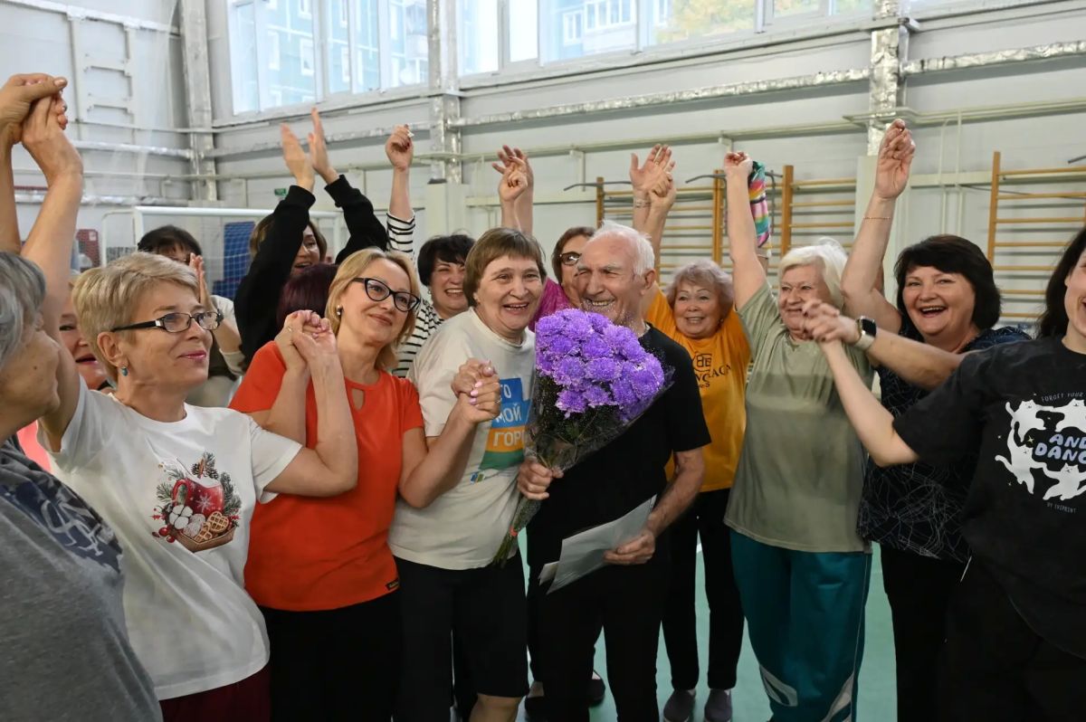 В Сертолово поздравили с 95-летием ветерана авиации Иннокентия Бурмакина В Сертолово поздравили с 95-летием ветерана авиации Иннокентия Бурмакина