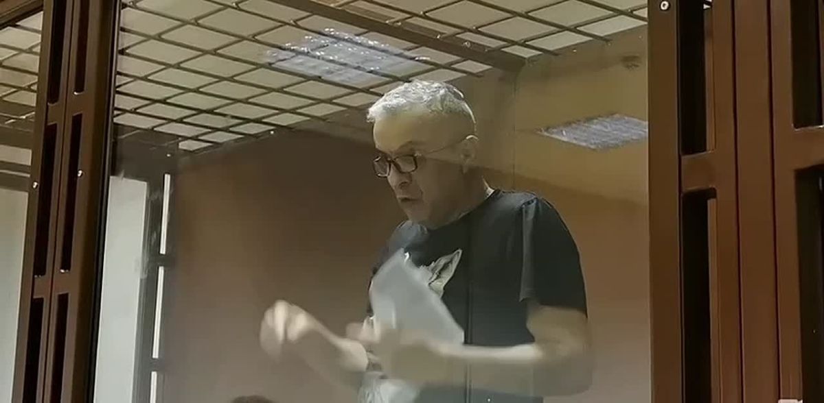 16 лет в колонии строгого режима проведет Джозеф Адчити за контрабанду, пересылку и покушение на сбыт наркотиков