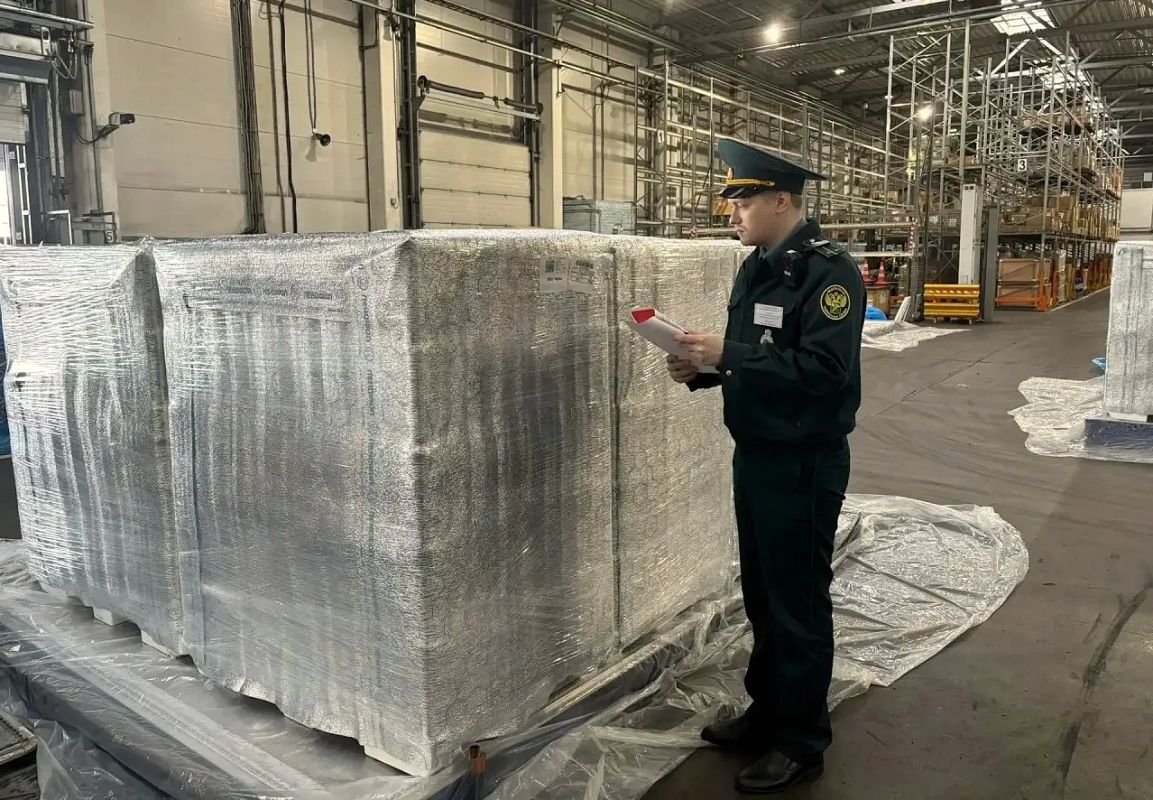 Пулковские таможенники проконтролировали экспорт более 280 тонн живого краба в 2026 году