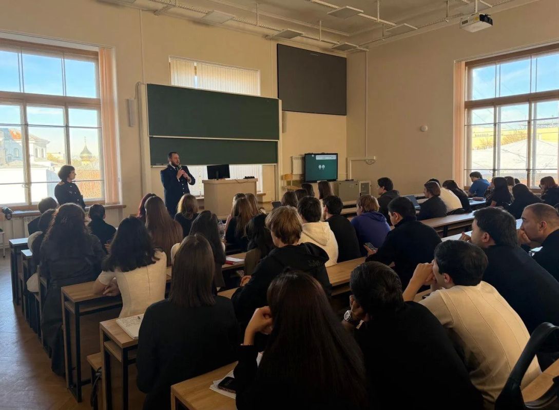 Сотрудники ГСУ СК России по городу Санкт-Петербургу провели профориентационную встречу со студентами