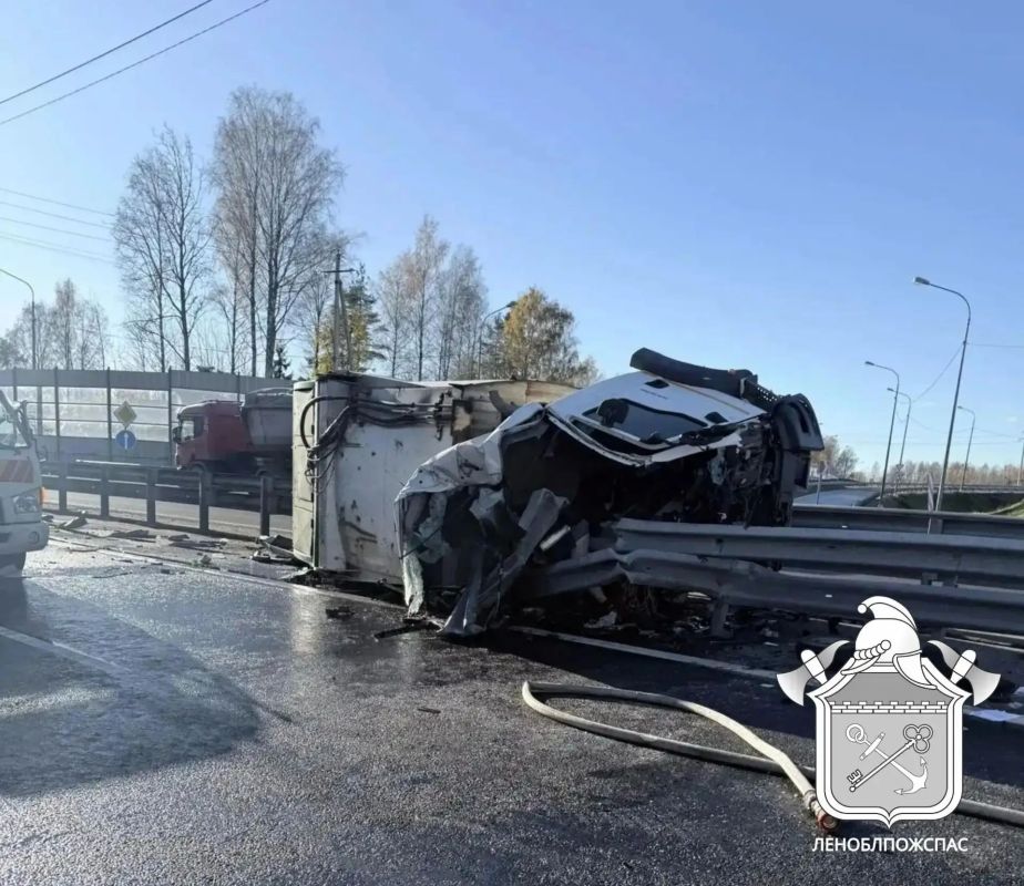 Водитель мусоровоза погиб после столкновения с легковушкой под Петербургом Водитель мусоровоза погиб после столкновения с легковушкой под Петербургом