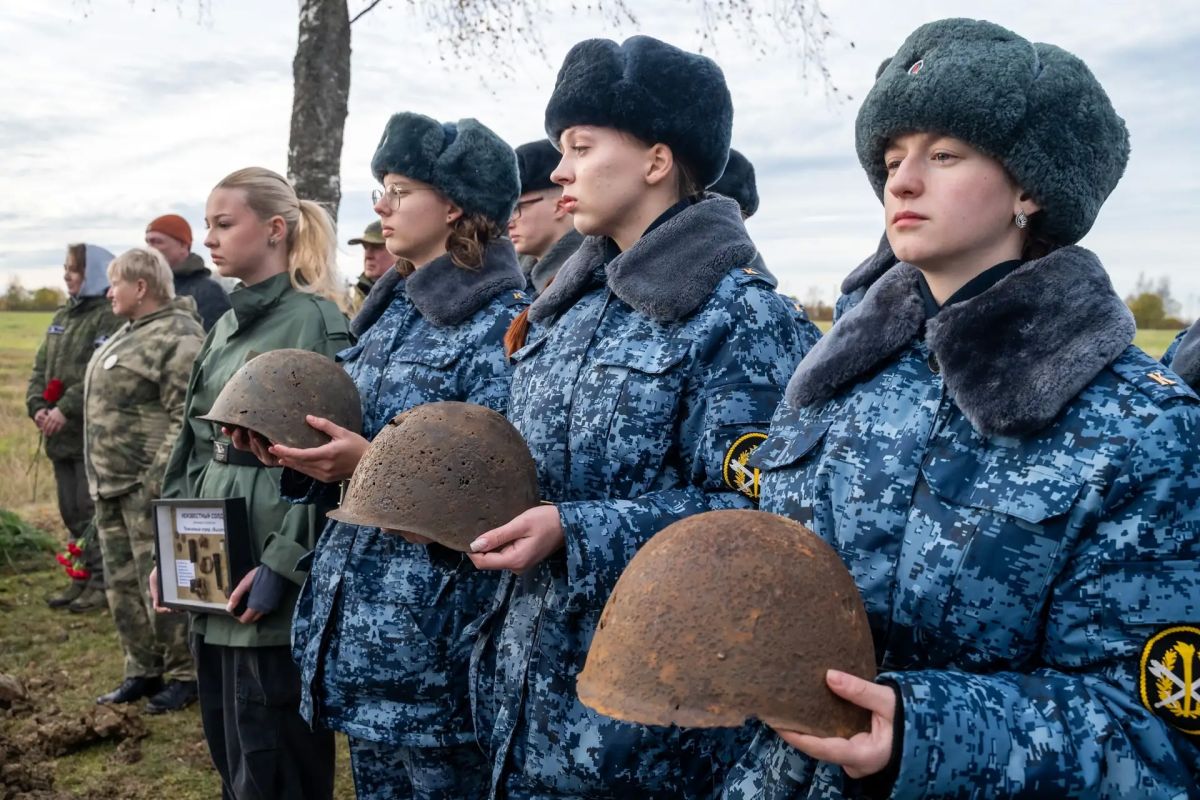 Останки 24 красноармейцев предали земле в Петербурге Останки 24 красноармейцев предали земле в Петербурге