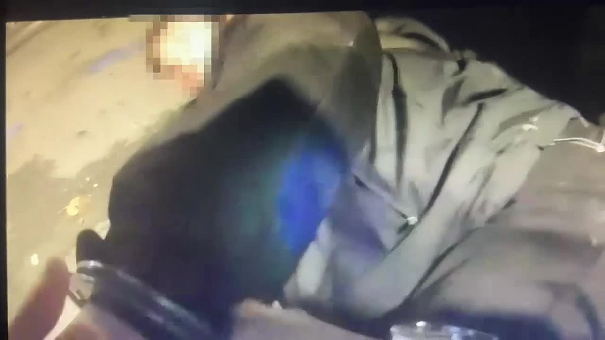 В центре Петербурга росгвардейцами задержан ехавший на крыше лазурного автобуса, который летом этого года незаконно проник на крышу Государственного Эрмитажа