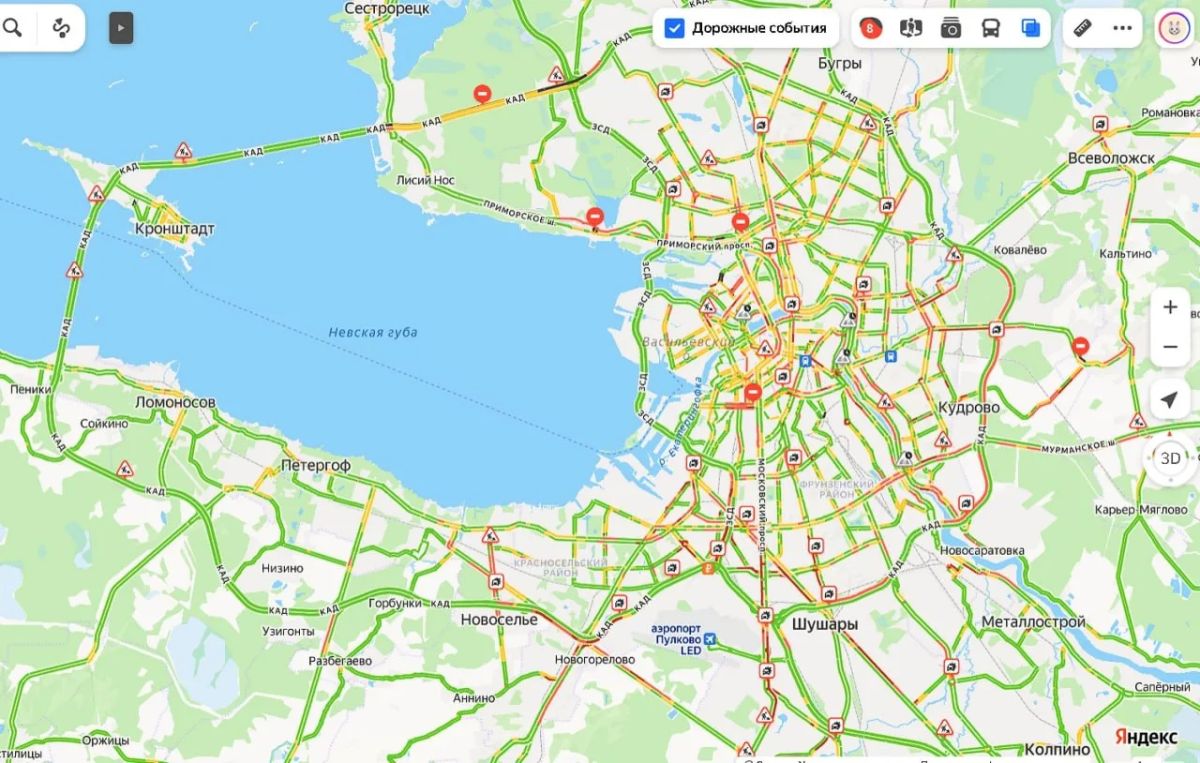 Петербург встал в тотальных пробках: на небесах и на земле