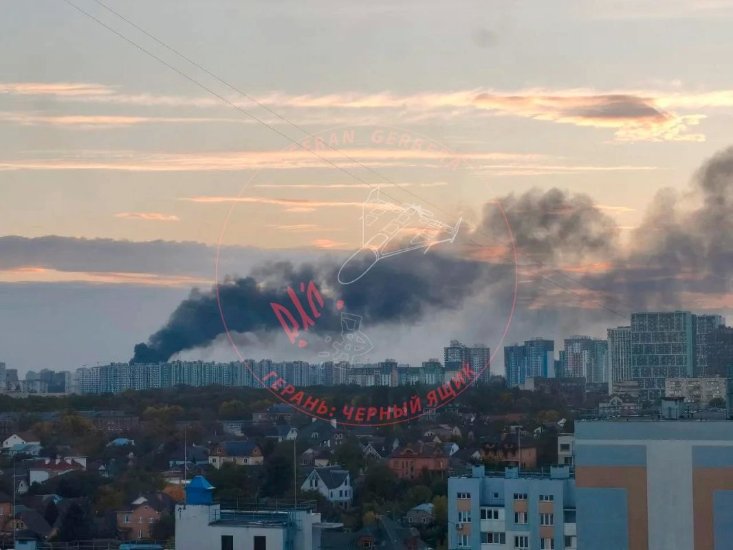 Кадры горящий подстанции "Нивки" 330 в Киеве Кадры горящий подстанции "Нивки" 330 в Киеве