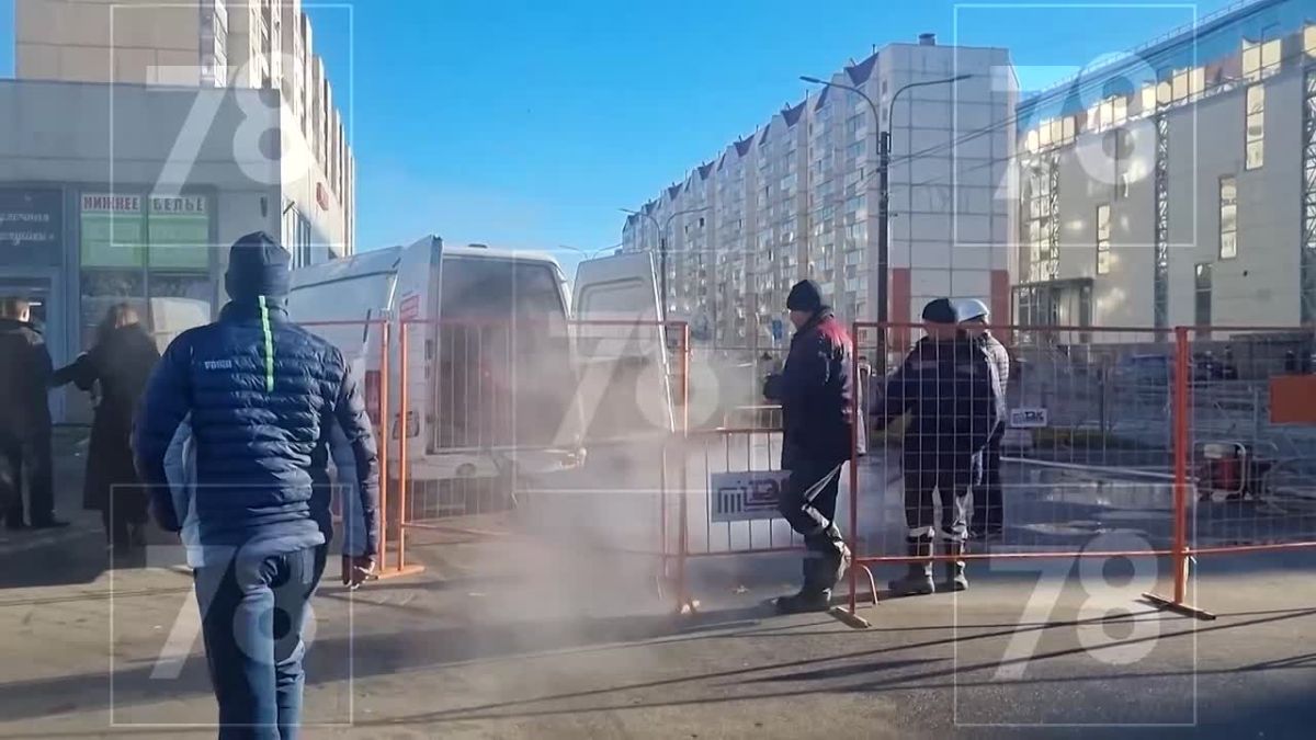 Жители Колпино остались без отопления и горячей воды после аварии, в которой пострадали мать и дочь