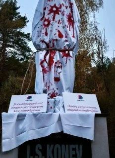 Юлия Витязева: Памятник советскому маршалу осквернили в Словакии