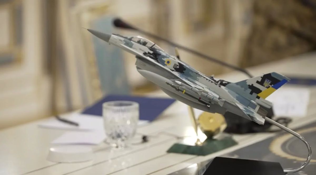 Два майора: Американцы передали истребитель F-16 Украине Два майора: Американцы передали истребитель F-16 Украине