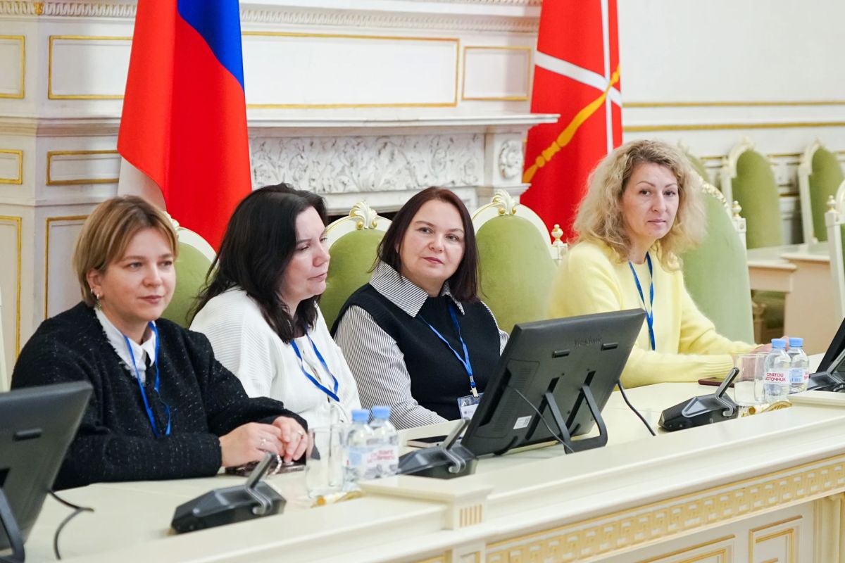 В Мариинском дворце прошла встреча участников программы «Музейные практики: от хранения до вовлечения» В Мариинском дворце прошла встреча участников программы «Музейные практики: от хранения до вовлечения»