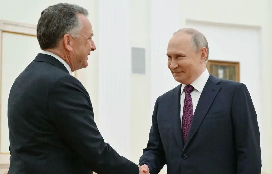 Россия по просьбе США освободила 72-летнего американца Стивена Хаббарда, осуждённого за наёмничество