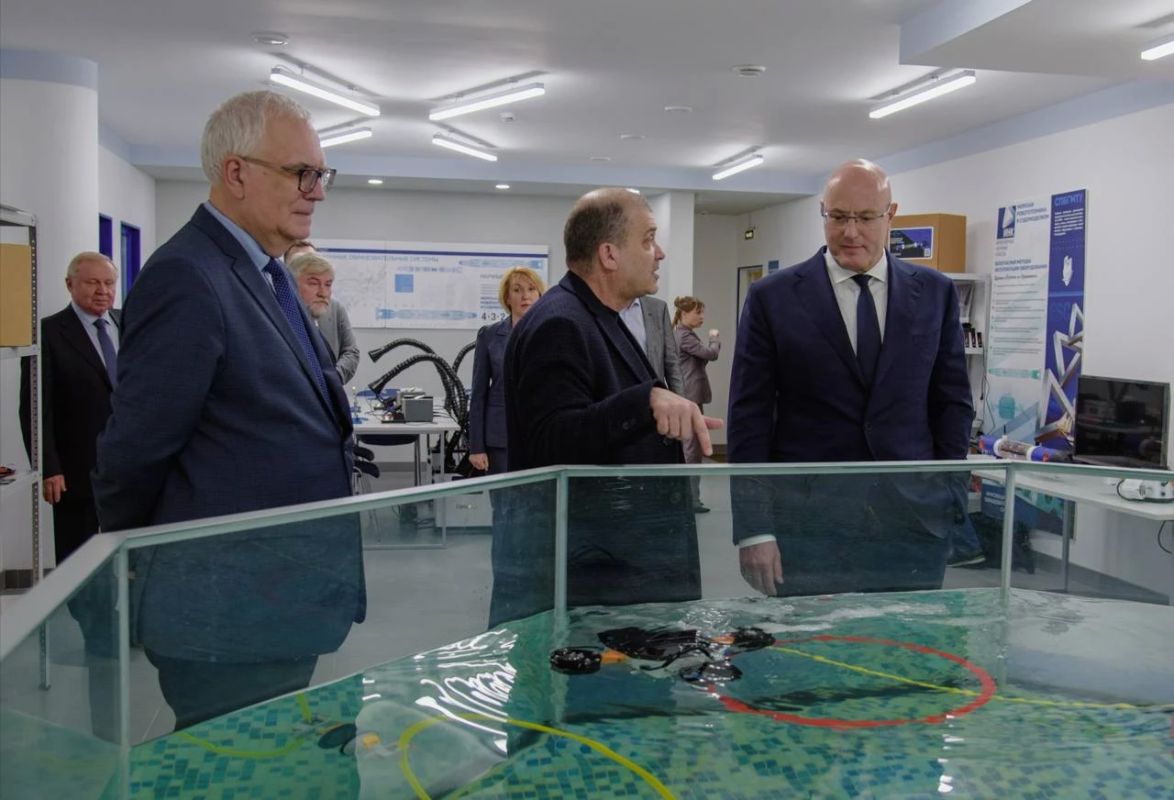 Развитие инженерного образования и кооперация с промышленностью: вице-премьер Дмитрий Чернышенко оценил инфраструктуру СПбГМТУ Развитие инженерного образования и кооперация с промышленностью: вице-премьер Дмитрий Чернышенко оценил инфраструктуру СПбГМТУ