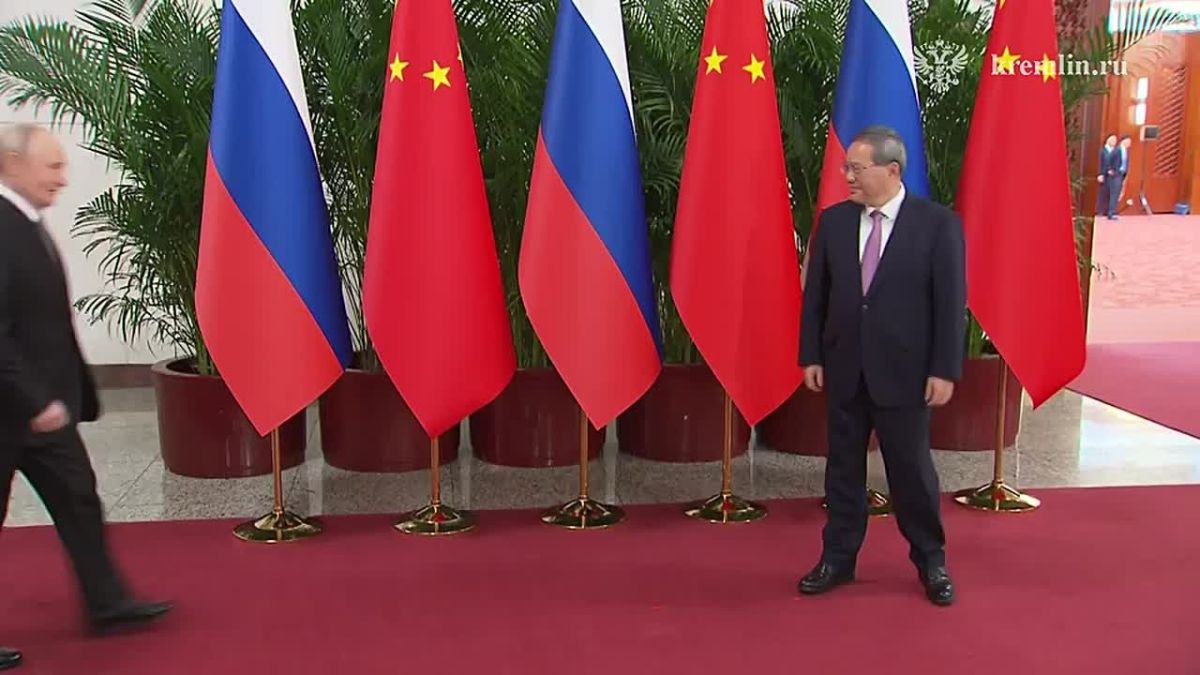 Владимир Путин встретился с премьером Госсовета КНР Ли Цяном в Санкт-Петербурге