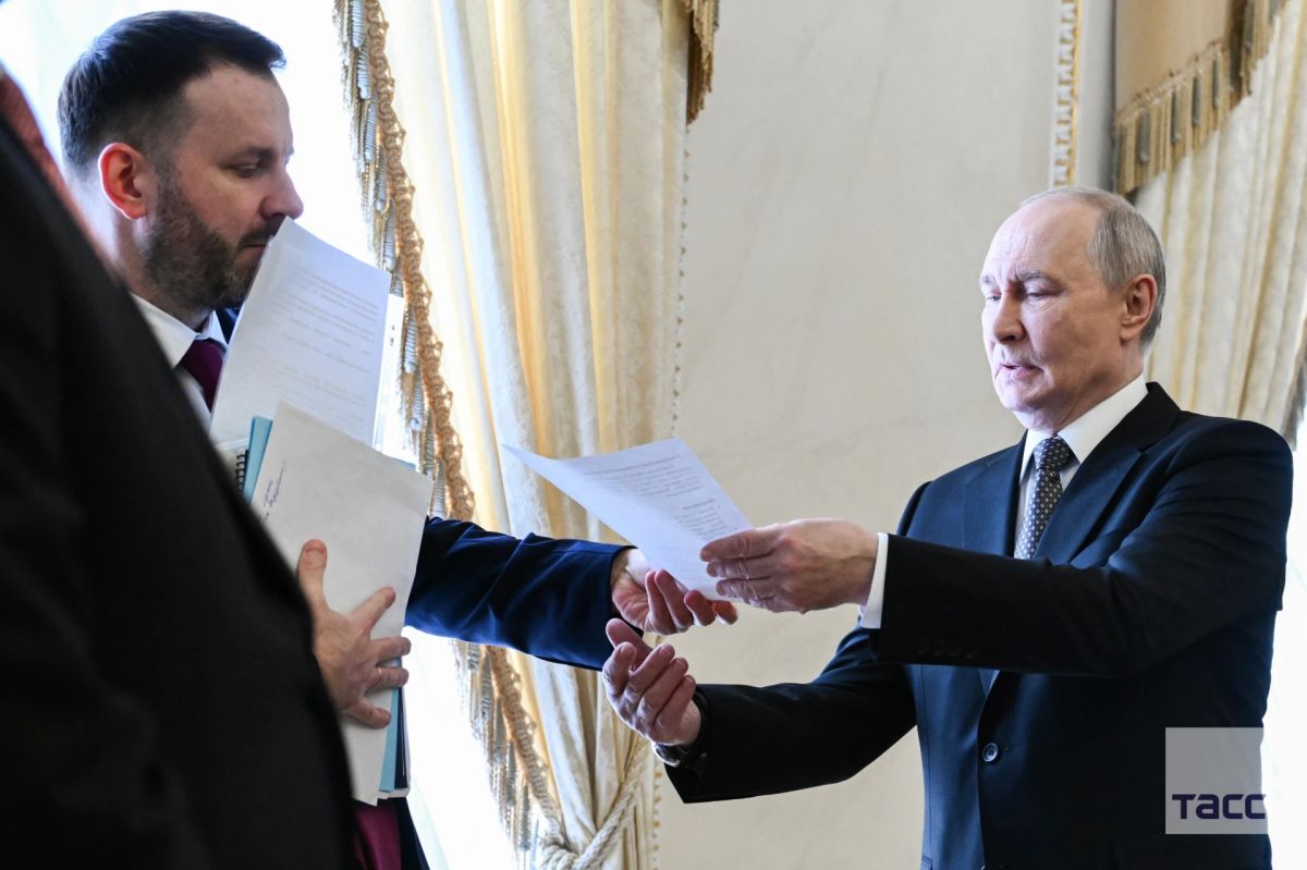 Кадры встречи Путина со спецпосланником президента США Уиткоффом в Петербурге Кадры встречи Путина со спецпосланником президента США Уиткоффом в Петербурге