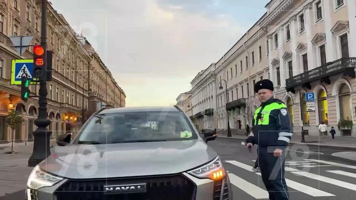 Сейчас в центре Петербурга для автомобилей перекрыта Михайловская улица возле отеля «Европа», также для проезда закрыта набережная канала Грибоедова