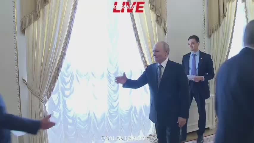Юлия Витязева: Полное видео начала встречи президента России Владимира Путина со спецпосланником президента США Стивом Уиткоффом в Санкт-Петербурге