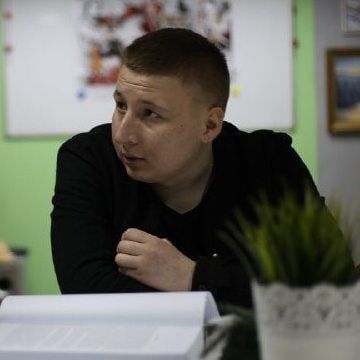Основателя книжного магазина "Листва" и главу издательства "Черная сотня" Дмитрия Бастракова объявили в уголовный розыск