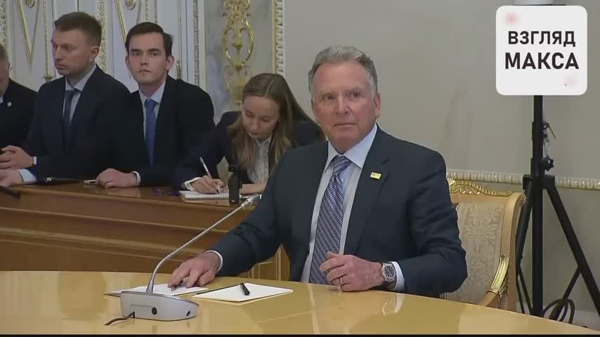 Президент России Владимир Путин начал встречу со спецпосланником президента США Стивеном Уиткоффом