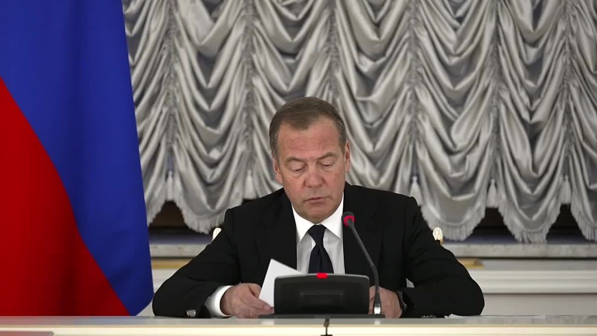 Московский опыт приложения «Амина» для учета мигрантов нужно распространить на другие регионы — Д.Медведев