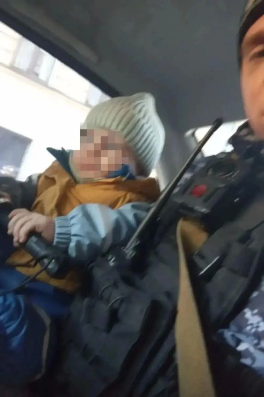 Годовалый мальчик едва не выпал из окна дома на Лиговском проспекте Годовалый мальчик едва не выпал из окна дома на Лиговском проспекте