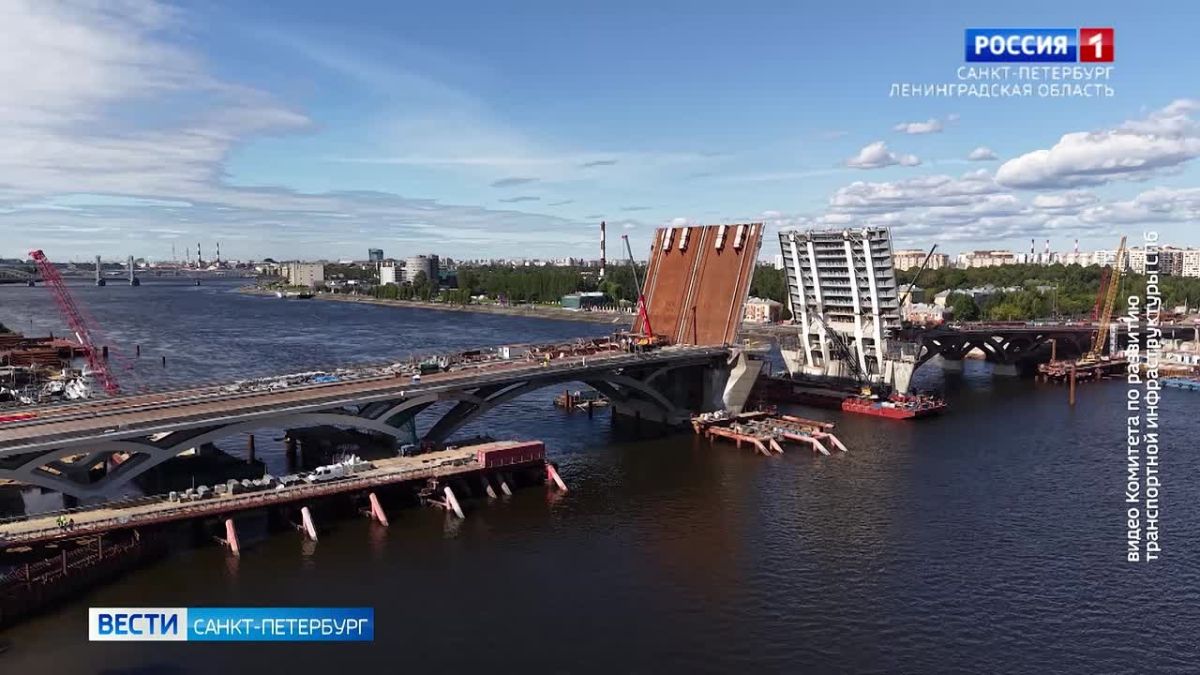 Александр Беглов и Марат Хуснуллин обсудили строительство дорог и развитие метрополитена