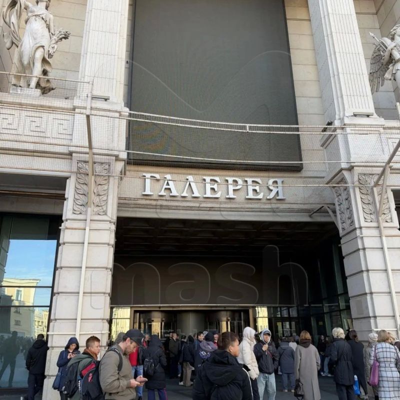 Электричество вырубилось во всей "Галерее" — ТРЦ сейчас закрыт