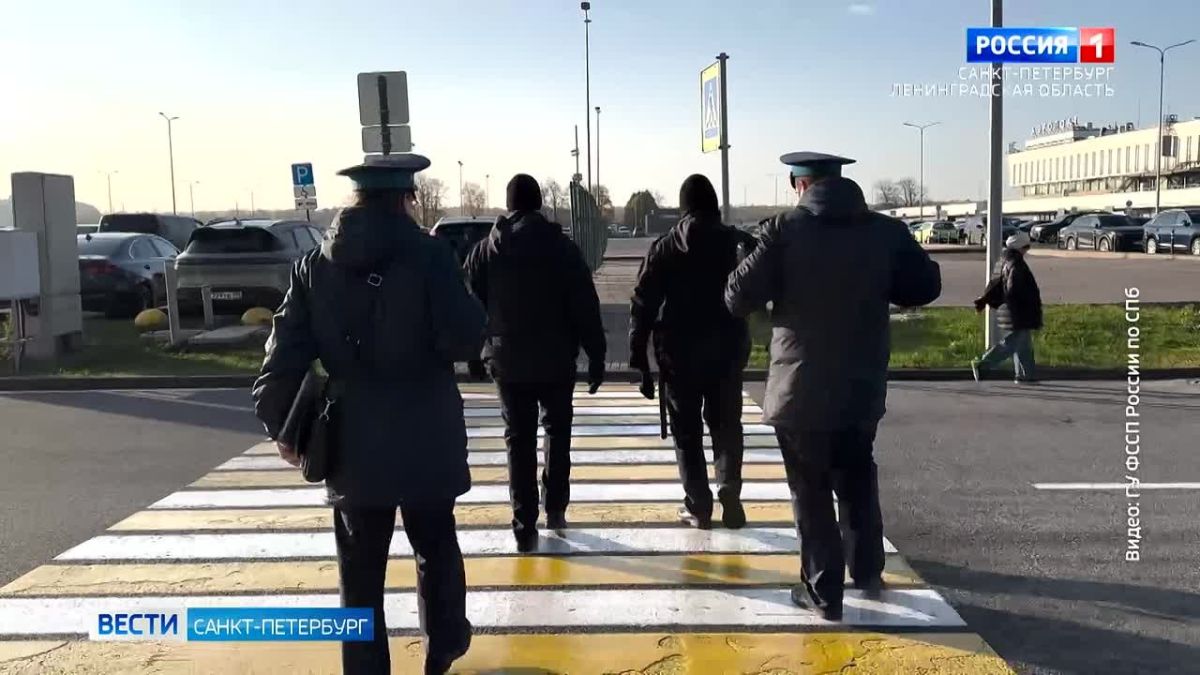 Судебные приставы искали должников в аэропорту Пулково