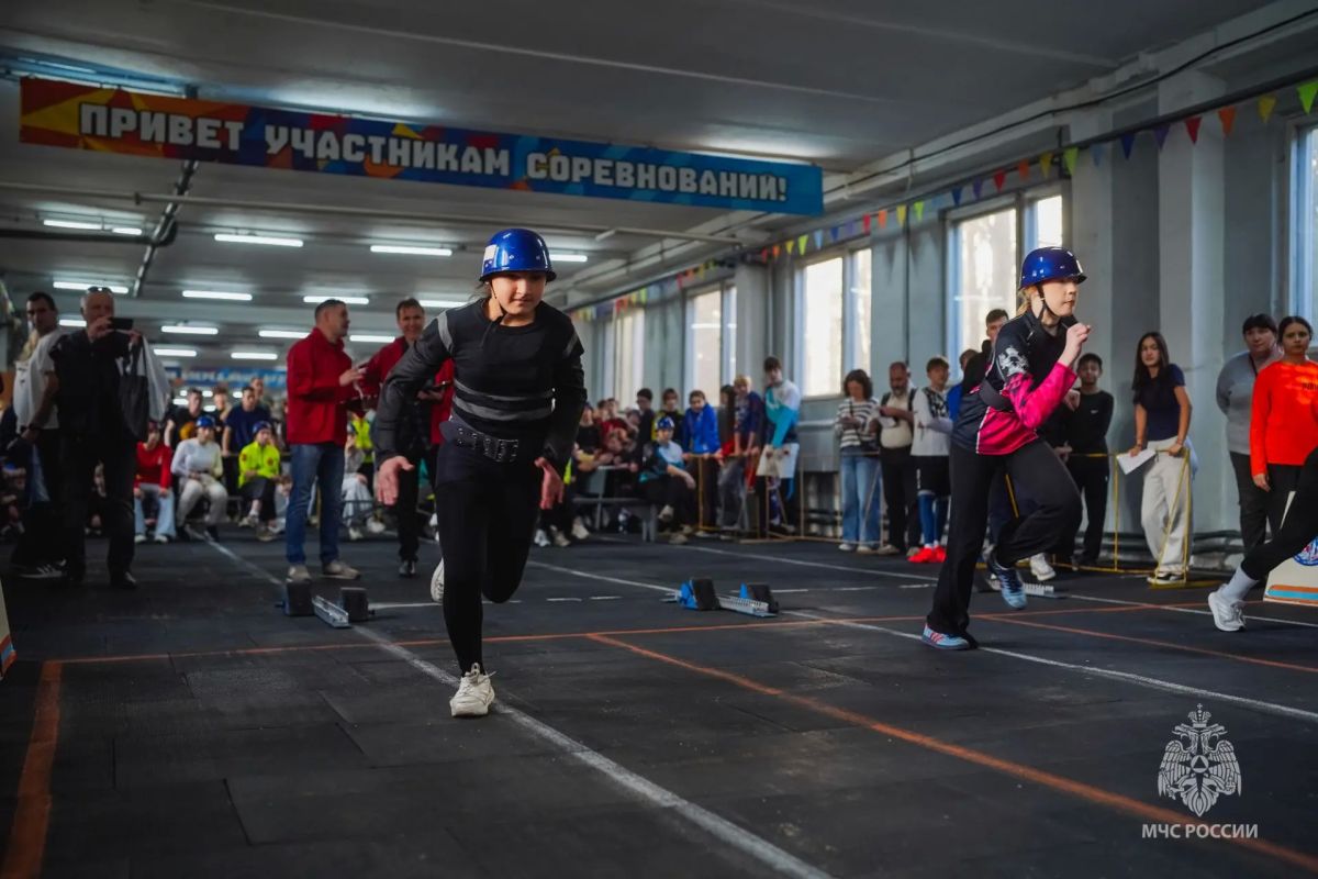 В Санкт-Петербурге определили сильнейшую команду среди дружин юных пожарных В Санкт-Петербурге определили сильнейшую команду среди дружин юных пожарных