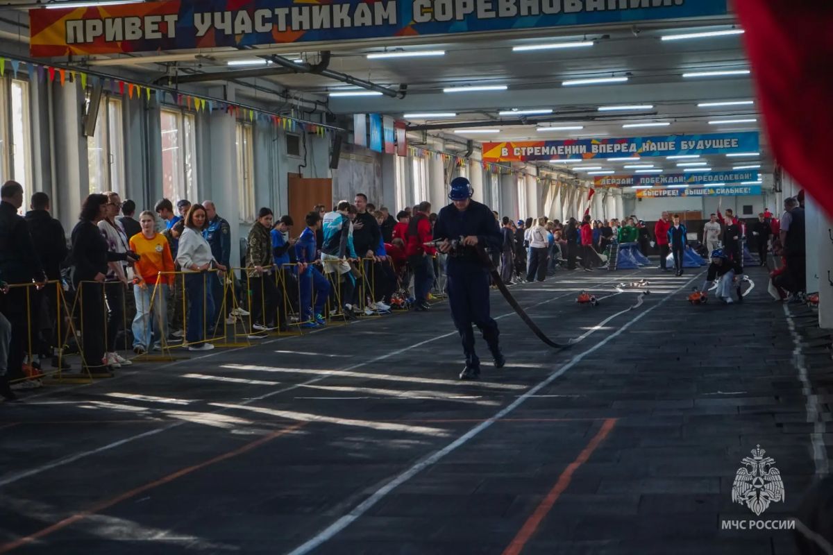 В Санкт-Петербурге определили сильнейшую команду среди дружин юных пожарных В Санкт-Петербурге определили сильнейшую команду среди дружин юных пожарных