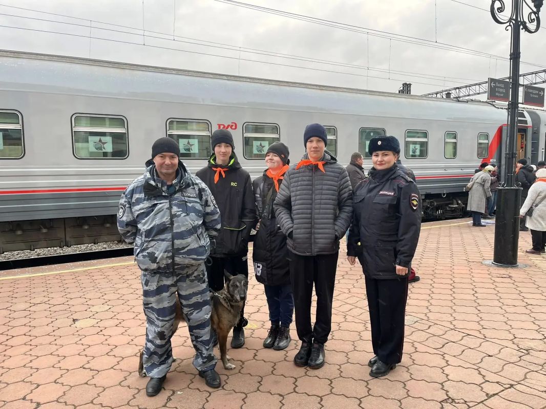 Сегодня из Иркутска в Санкт-Петербург отправился детский агитпоезд "Сибирский эшелон Победы"