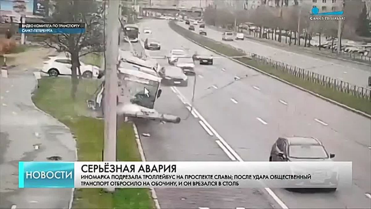На проспекте Славы – серьезная авария: столкнулись автомобиль и троллейбус