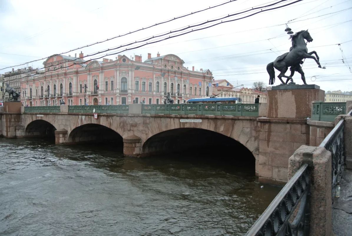 В Петербурге 25 октября будет дождливо, но аномально тепло