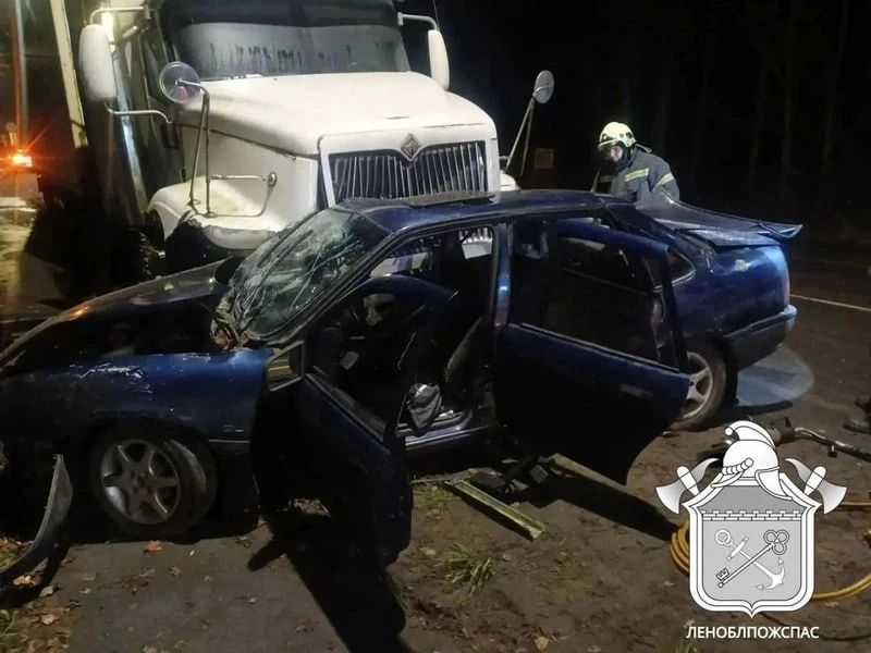 Трое молодых людей погибли в ДТП с грузовиком в Сосново