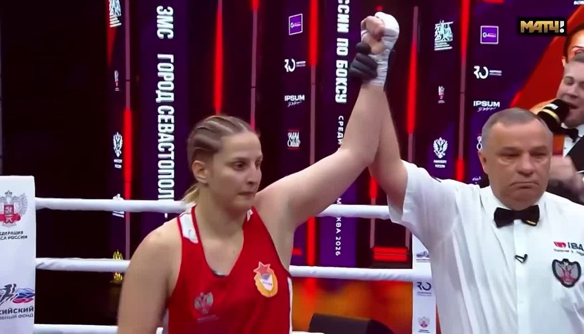 Михаил Развожаев: Наша Елена Гапешина стала двукратной чемпионкой России по боксу На чемпионате России по по боксу в борьбе за титул Лена успешно провела три боя в весовой категории до 75 кг: в первом поединке одержала...